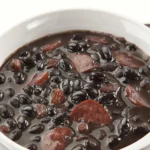 Conheça 2 receitas com feijão preto maravilhosas