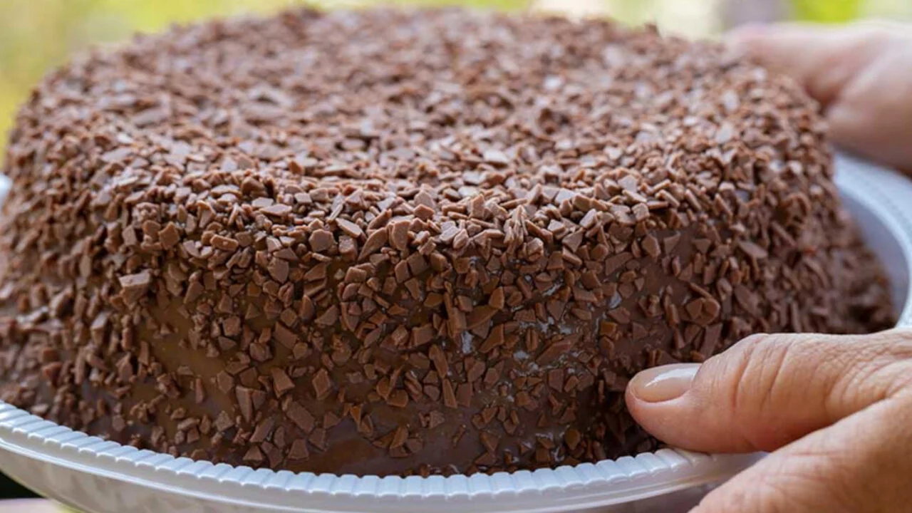 Como fazer um delicioso bolo de brigadeiro