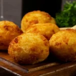 Como preparar um croquete de batata com cheddar delicioso