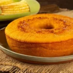 Como preparar um bolo de milho com requeijão delicioso