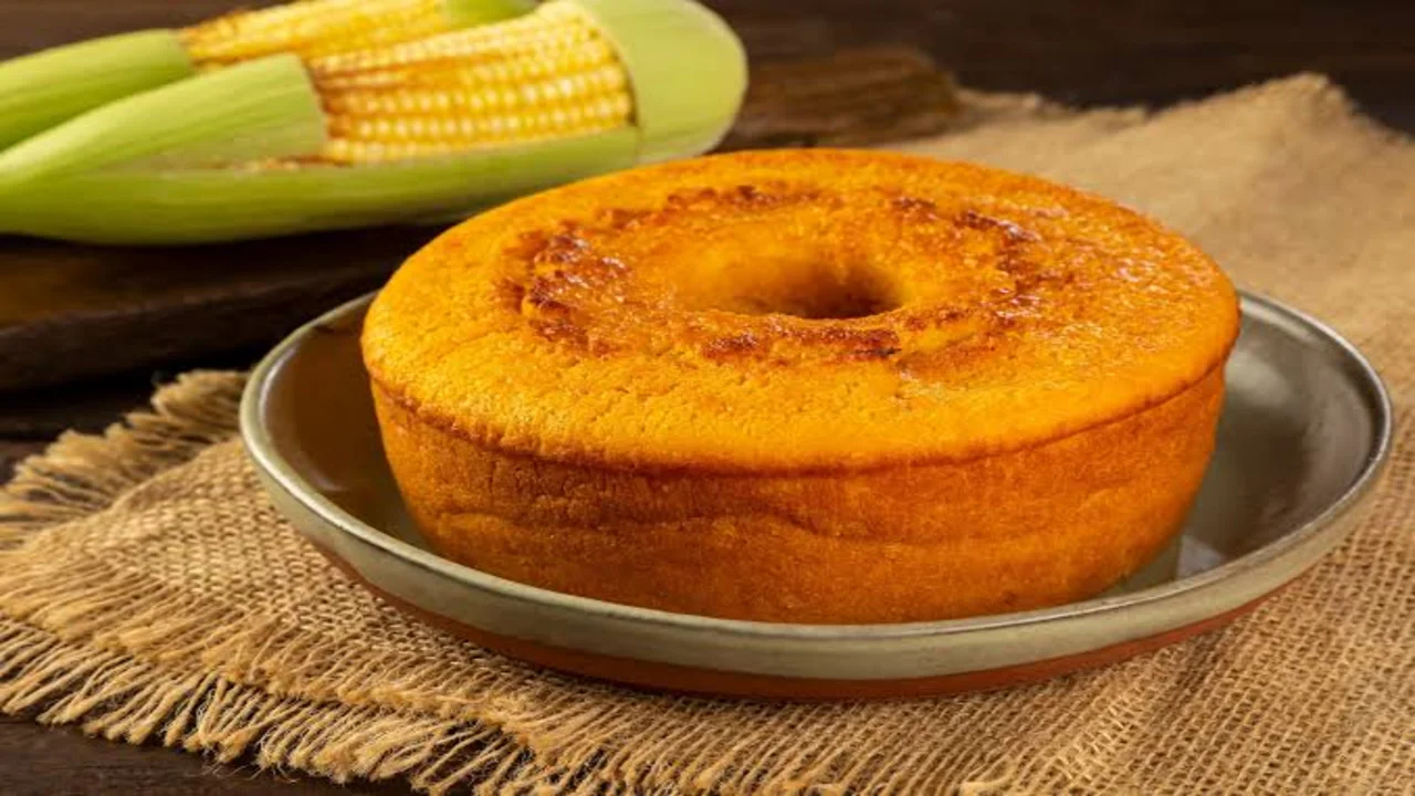 Como preparar um bolo de milho com requeijão delicioso