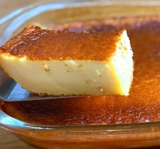 Como fazer um bolo de leite cremoso que parece pudim