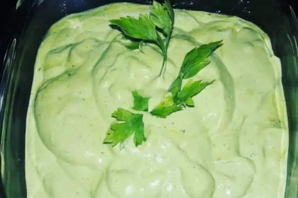 Como preparar uma maionese verde deliciosa