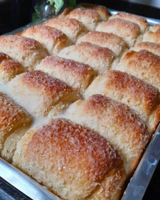 Como fazer um pão caseiro com calda de coco ralado