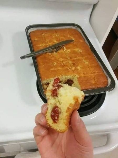 Como fazer um bolo de fubá com goiabada